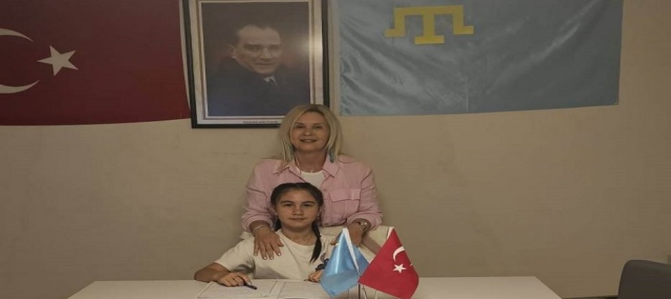 Kırım Türkleri  dernek başkanı da ,makamını çocuklara devretti
