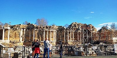 Anadolu'da en görkemli Roma dönemi yapıtı;Side Anıtsal Çeşme