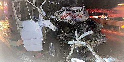 Güreşçileri taşıyan minibüs kaza yaptı: 9 yaralı...