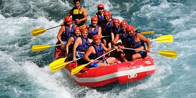 Manavgat'ta turizm hareketliliği kano ve raftingcilerin yüzünü güldürüyor.!!